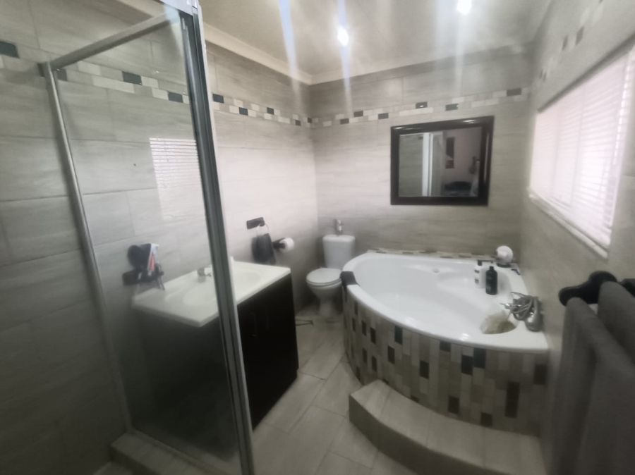 3 Bedroom Property for Sale in South Ridge Northern Cape